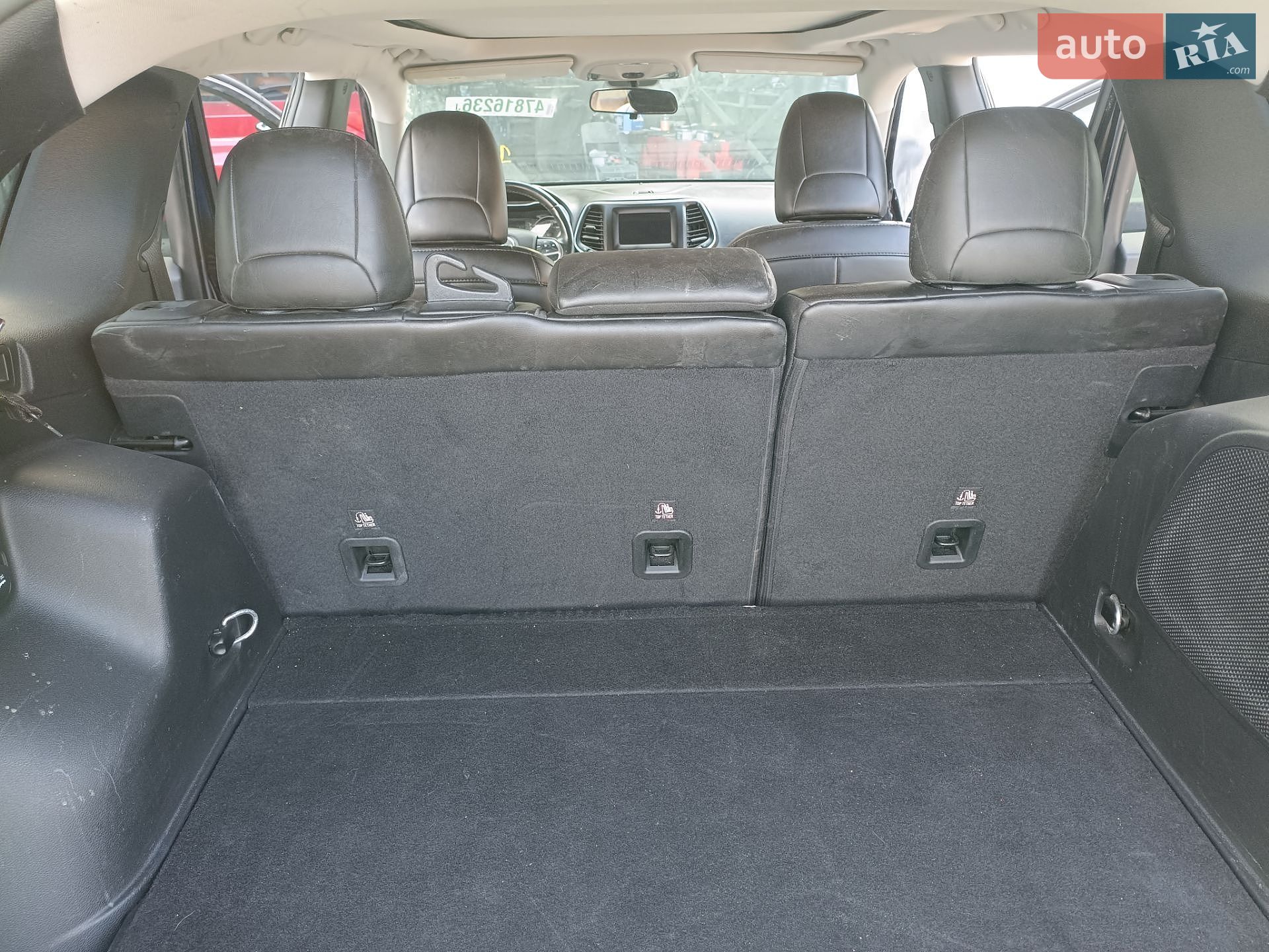 Jeep Cherokee 2019 VIN 1C4PJLLBXKD340682 фото оголошення 4 з 9