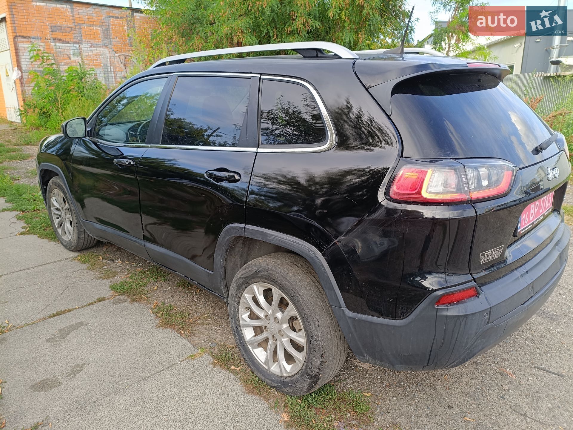 Jeep Cherokee 2019 VIN 1C4PJLLBXKD340682 фото оголошення 6 з 9