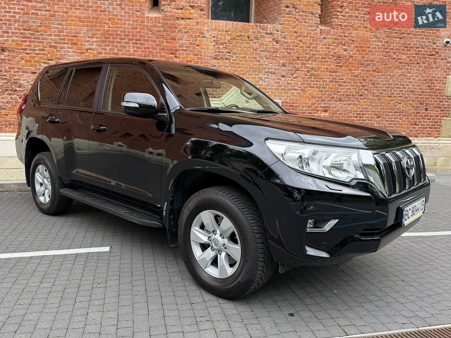 Toyota Land Cruiser Prado 2019 VIN JTEBU3FJX0K172308 фото оголошення 2 з 47