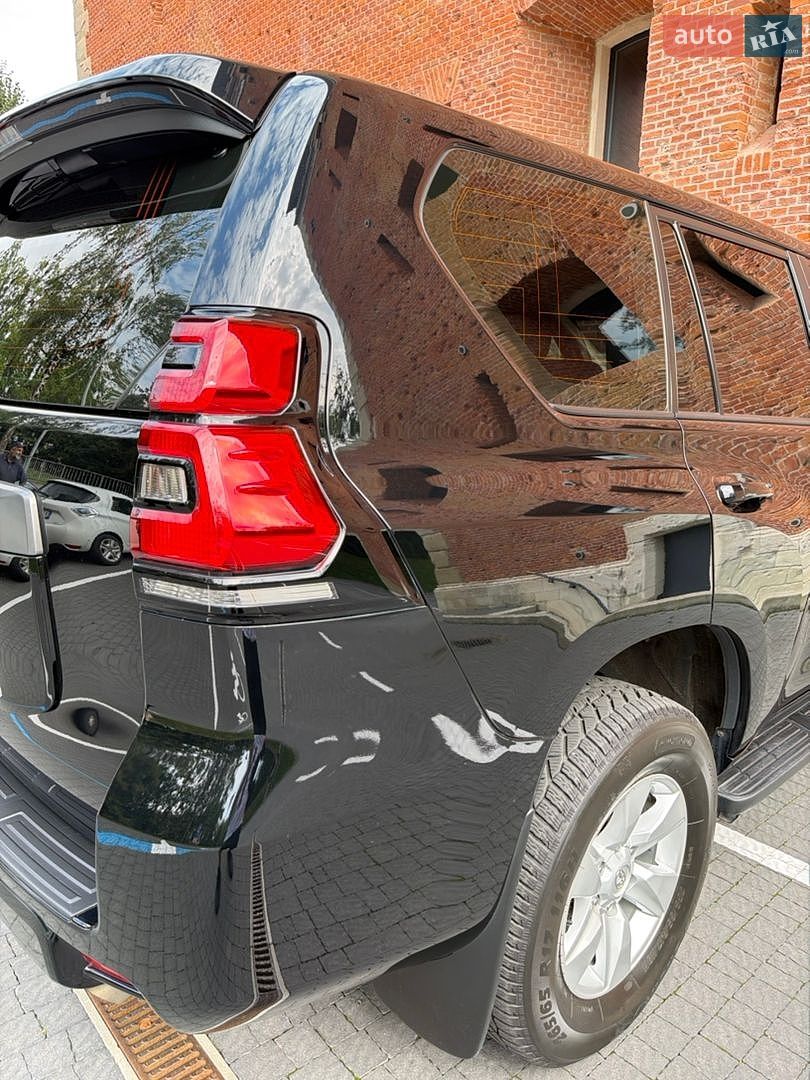 Toyota Land Cruiser Prado 2019 VIN JTEBU3FJX0K172308 фото оголошення 8 з 47