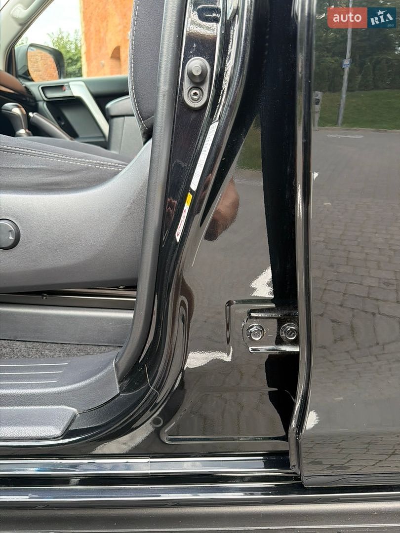 Toyota Land Cruiser Prado 2019 VIN JTEBU3FJX0K172308 фото оголошення 13 з 47