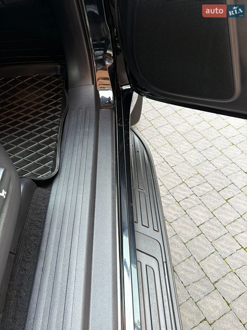 Toyota Land Cruiser Prado 2019 VIN JTEBU3FJX0K172308 фото оголошення 14 з 47