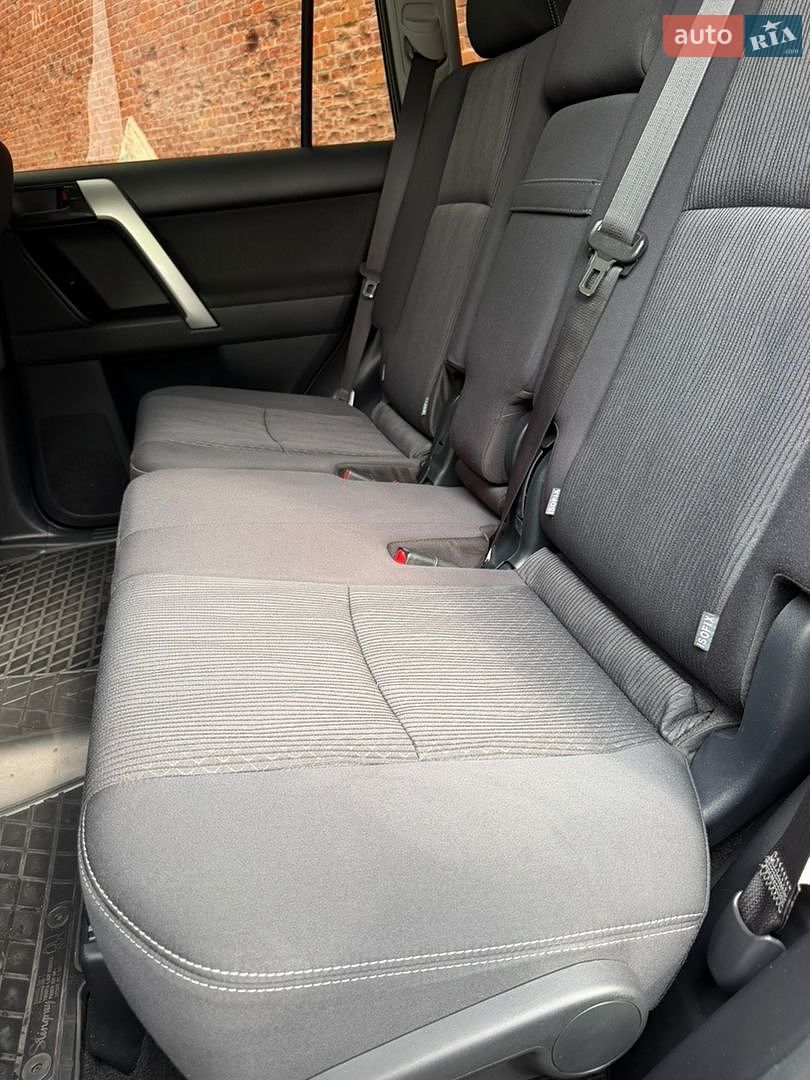 Toyota Land Cruiser Prado 2019 VIN JTEBU3FJX0K172308 фото оголошення 18 з 47