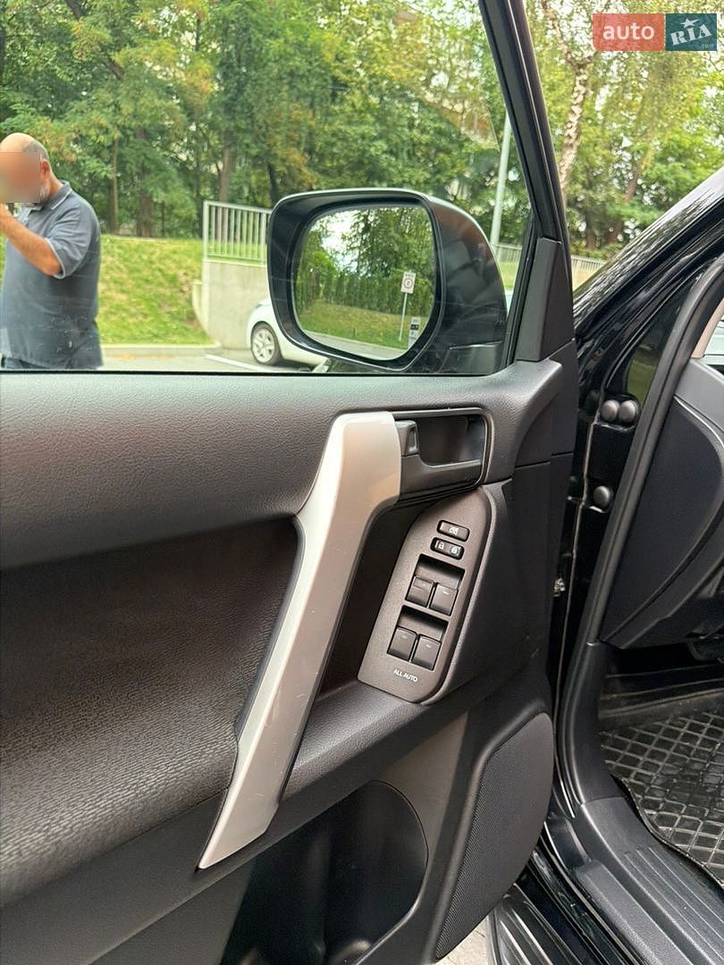Toyota Land Cruiser Prado 2019 VIN JTEBU3FJX0K172308 фото оголошення 28 з 47