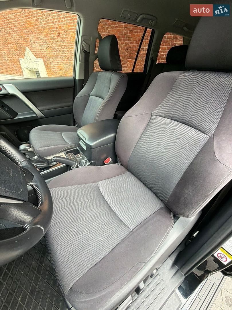 Toyota Land Cruiser Prado 2019 VIN JTEBU3FJX0K172308 фото оголошення 30 з 47