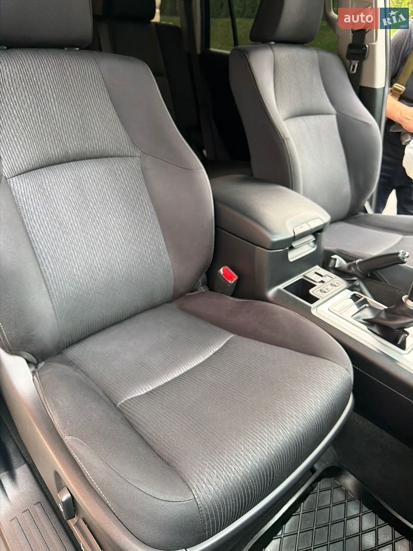 Toyota Land Cruiser Prado 2019 VIN JTEBU3FJX0K172308 фото оголошення 32 з 47
