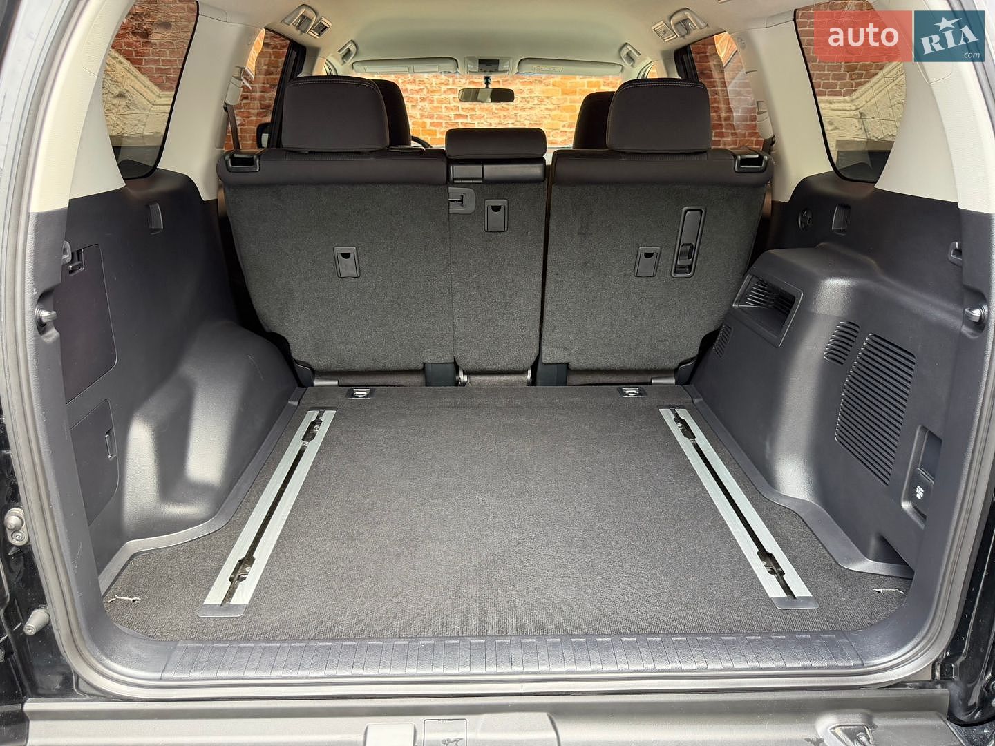 Toyota Land Cruiser Prado 2019 VIN JTEBU3FJX0K172308 фото оголошення 33 з 47
