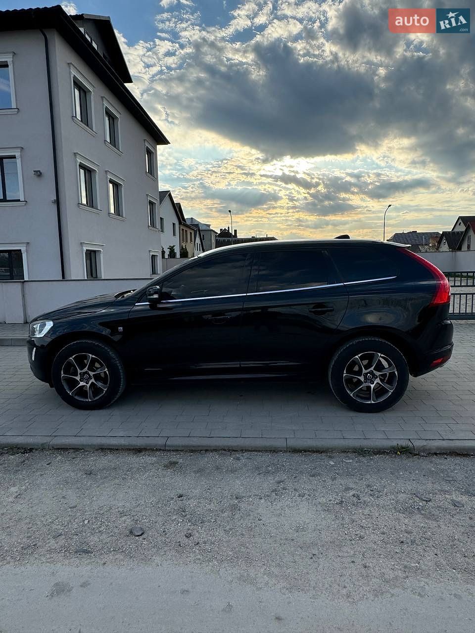 Volvo Xc60 2016 VIN YV1DZA8CDG2919034 фото оголошення 3 з 12