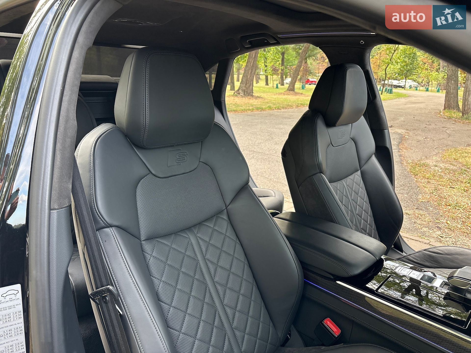 Audi S8 2021 VIN WAUZZZF80MN023475 фото оголошення 25 з 42