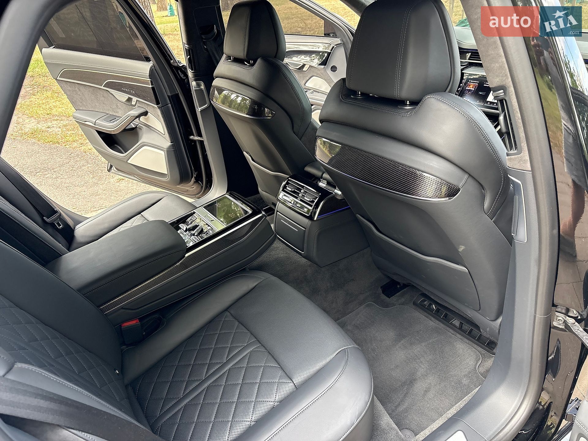 Audi S8 2021 VIN WAUZZZF80MN023475 фото оголошення 31 з 42