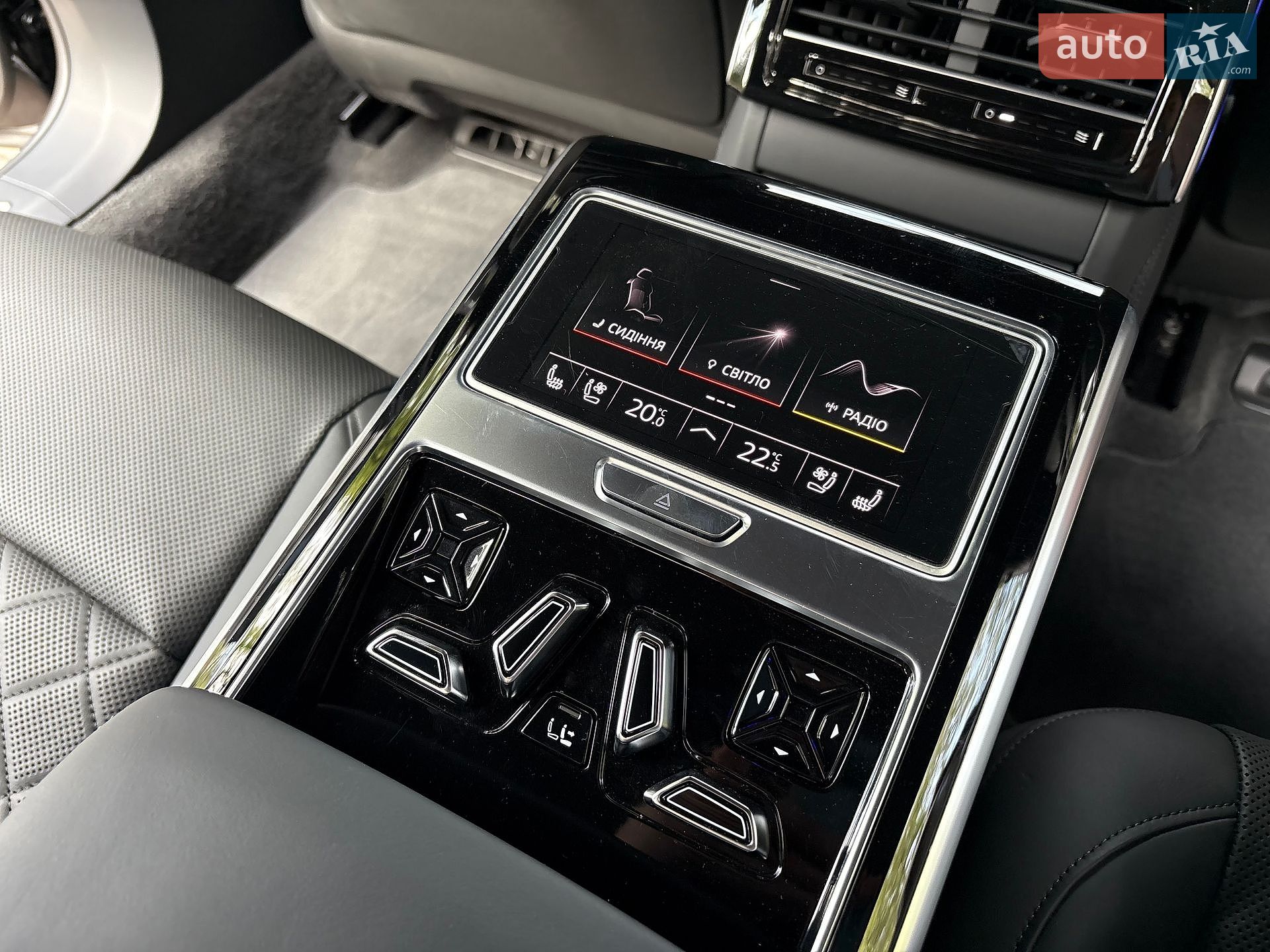 Audi S8 2021 VIN WAUZZZF80MN023475 фото оголошення 35 з 42