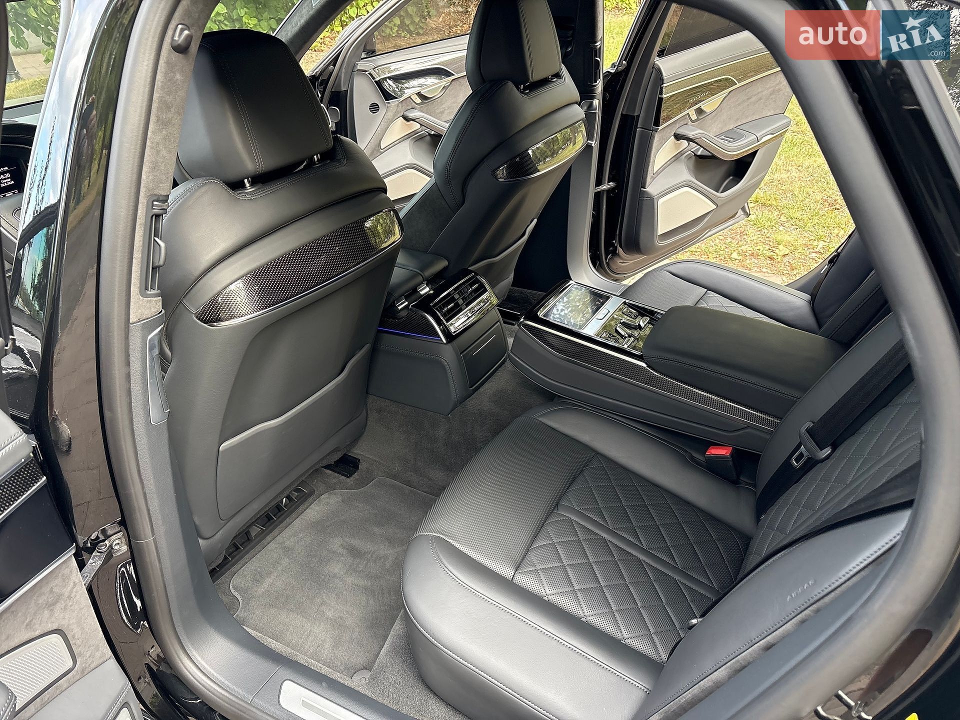 Audi S8 2021 VIN WAUZZZF80MN023475 фото оголошення 38 з 42