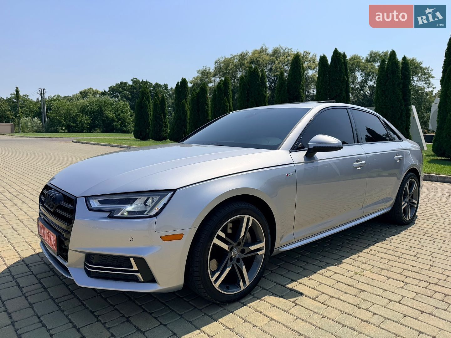 Audi A4 2018 VIN WAUENAF45JA167938 фото оголошення 2 з 32
