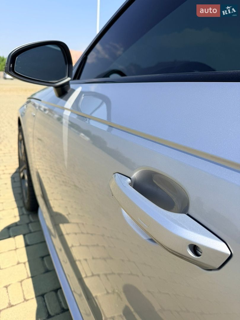 Audi A4 2018 VIN WAUENAF45JA167938 фото оголошення 13 з 32