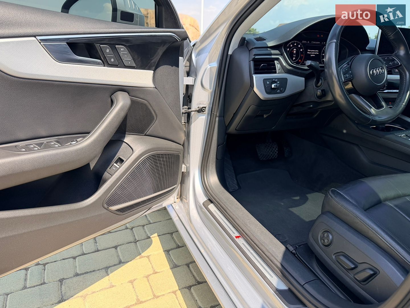 Audi A4 2018 VIN WAUENAF45JA167938 фото оголошення 18 з 32
