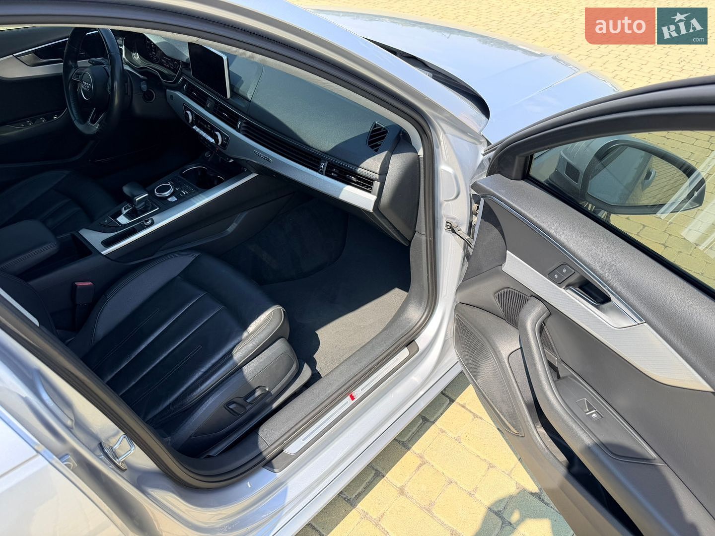 Audi A4 2018 VIN WAUENAF45JA167938 фото оголошення 23 з 32