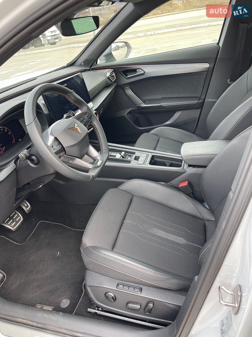 Cupra Formentor 2023 VIN VSSZZZKM4RR009101 фото оголошення 2 з 10