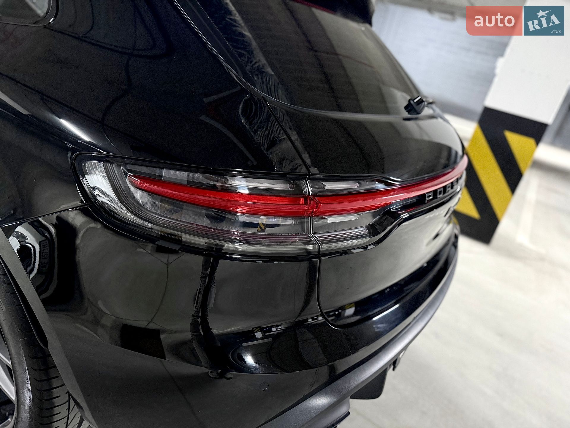 Porsche Macan 2022 VIN WP1ZZZ95ZPLB06667 фото оголошення 11 з 43