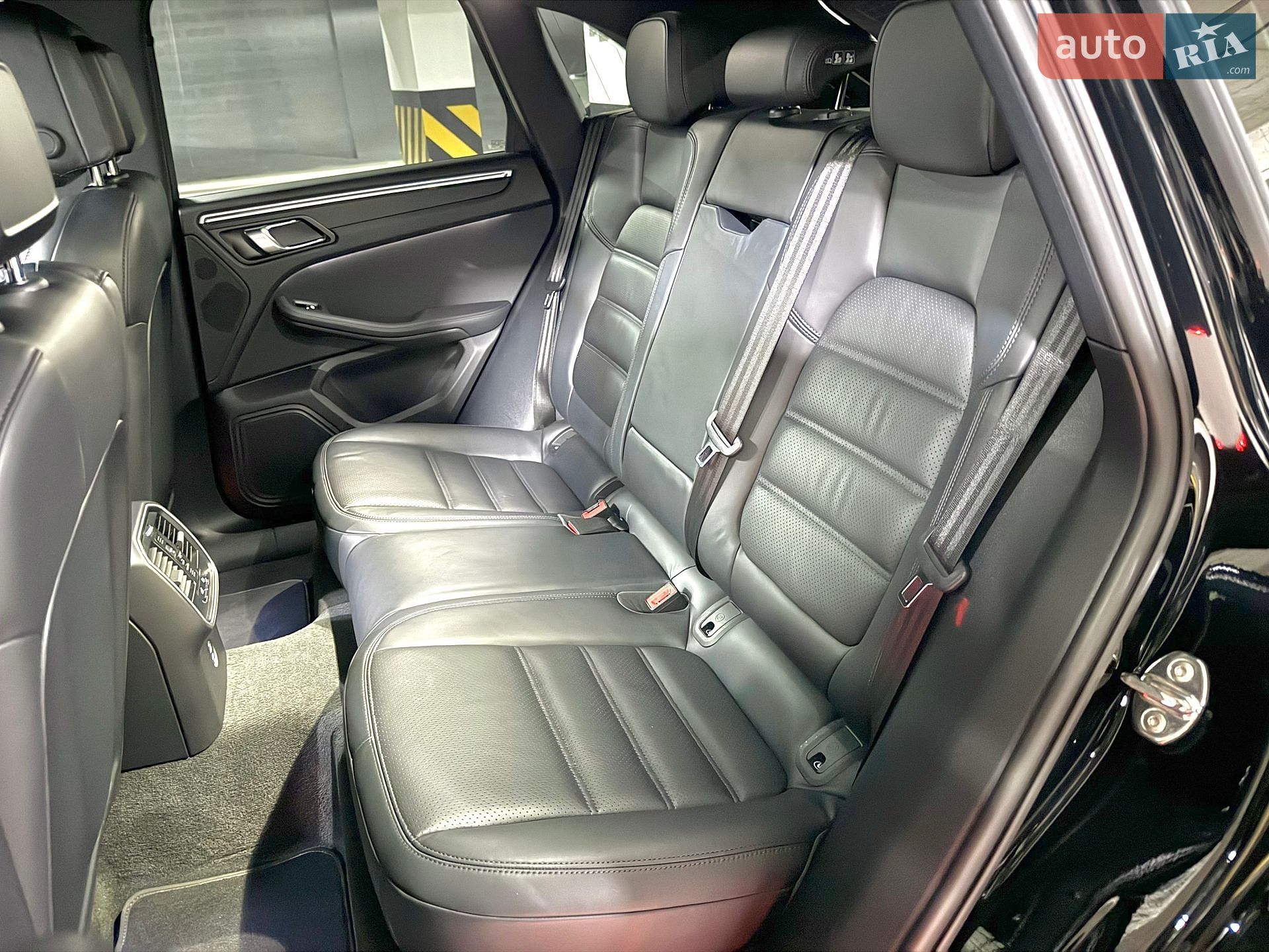 Porsche Macan 2022 VIN WP1ZZZ95ZPLB06667 фото оголошення 32 з 43