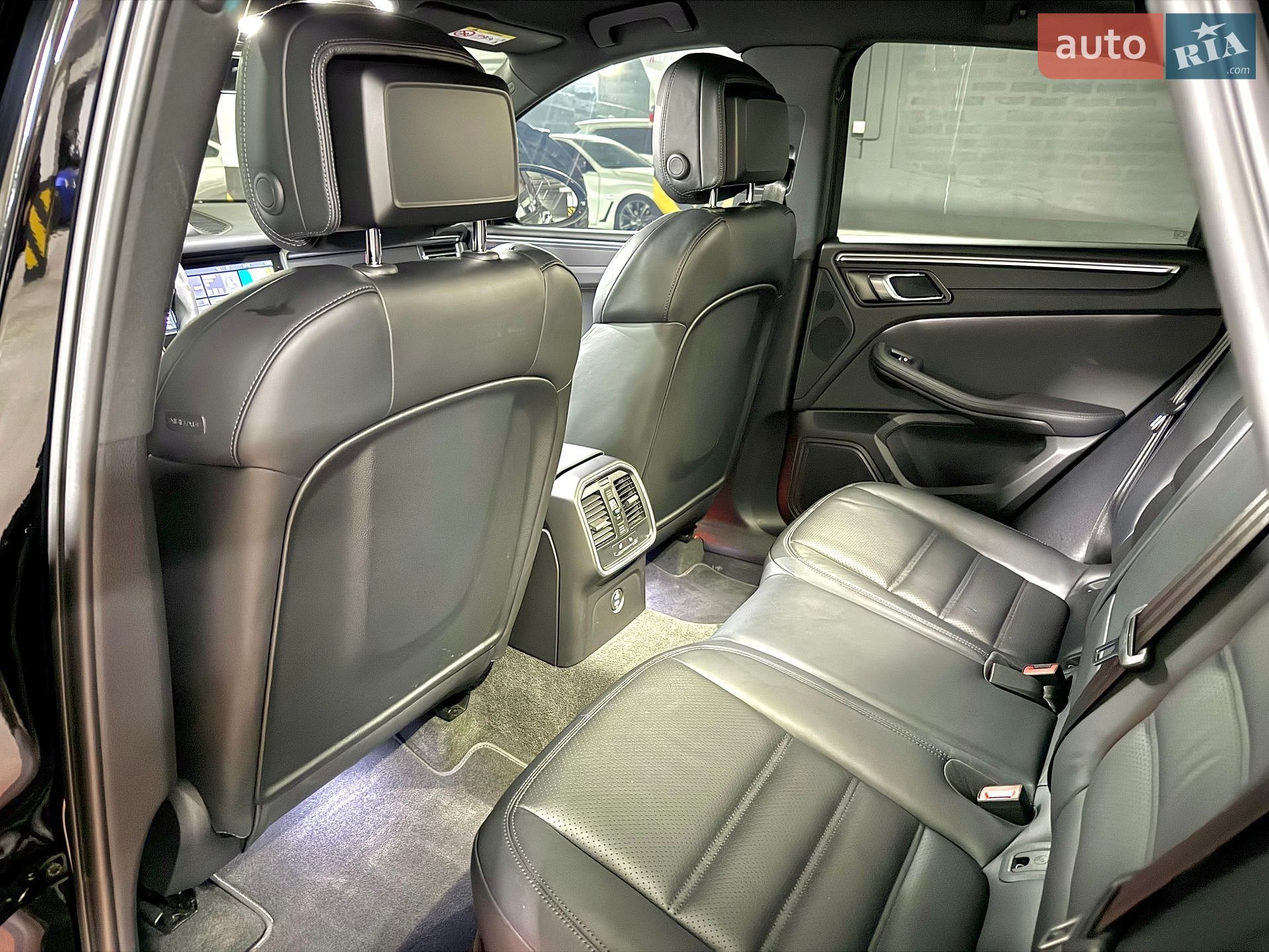 Porsche Macan 2022 VIN WP1ZZZ95ZPLB06667 фото оголошення 31 з 43