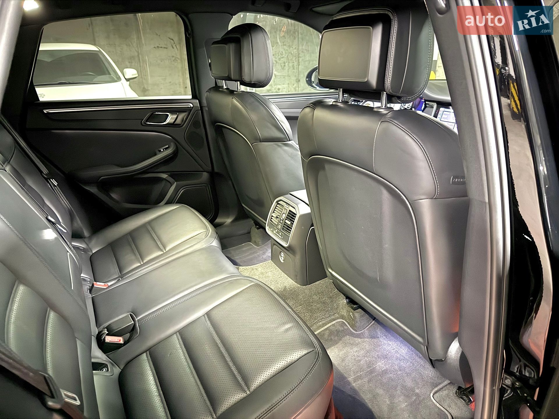 Porsche Macan 2022 VIN WP1ZZZ95ZPLB06667 фото оголошення 34 з 43
