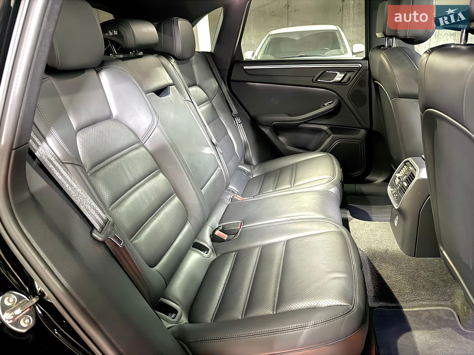Porsche Macan 2022 VIN WP1ZZZ95ZPLB06667 фото оголошення 35 з 43