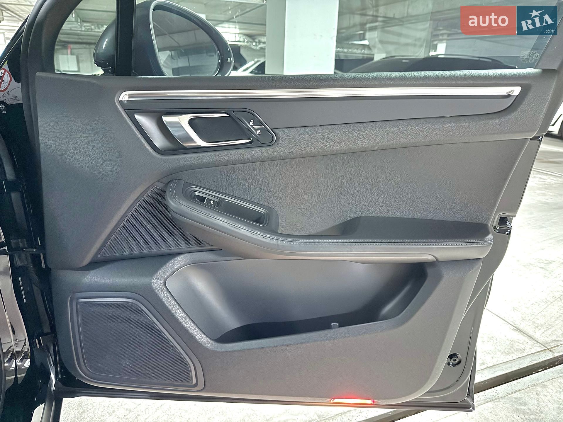 Porsche Macan 2022 VIN WP1ZZZ95ZPLB06667 фото оголошення 36 з 43