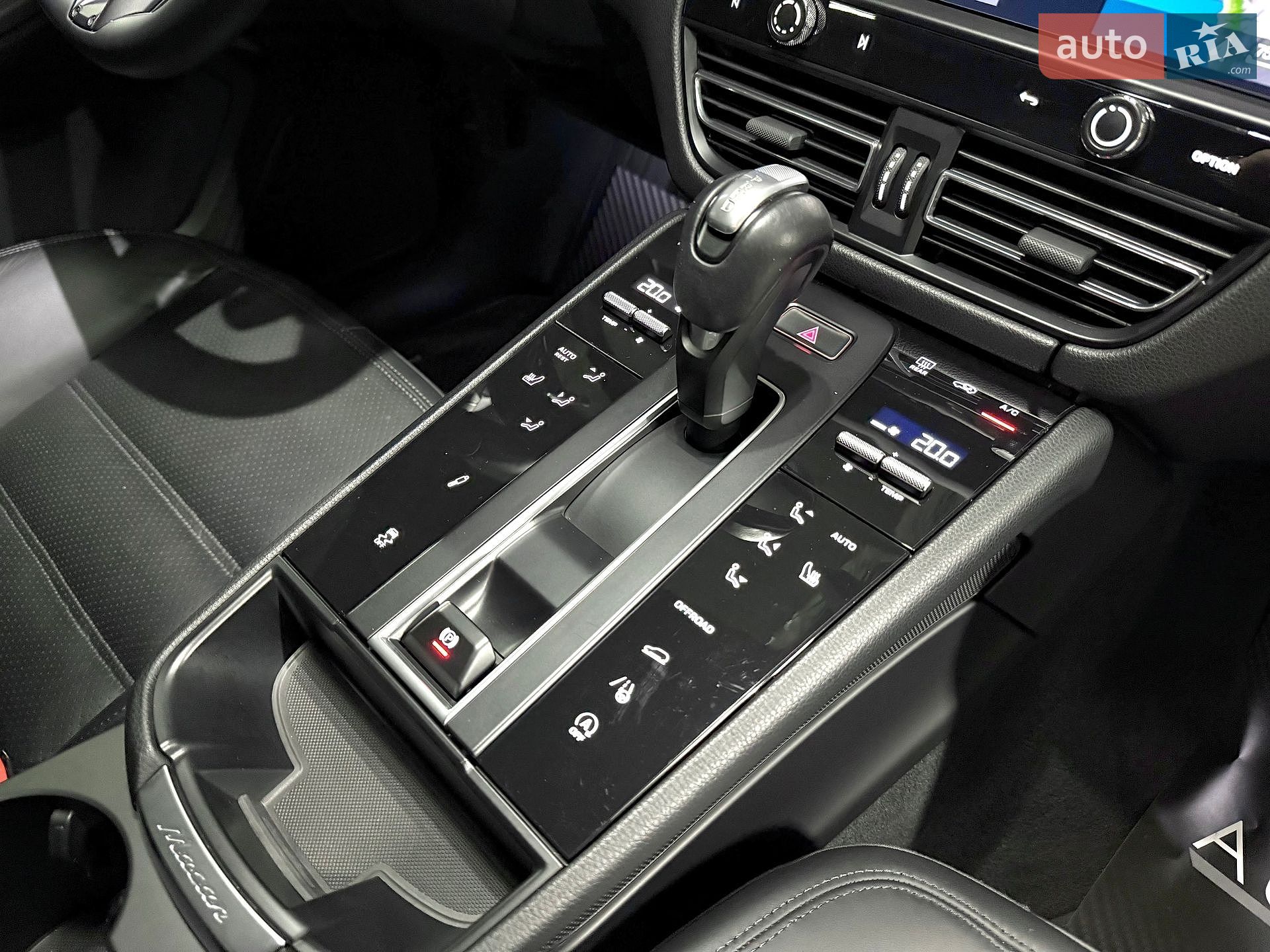 Porsche Macan 2022 VIN WP1ZZZ95ZPLB06667 фото оголошення 42 з 43
