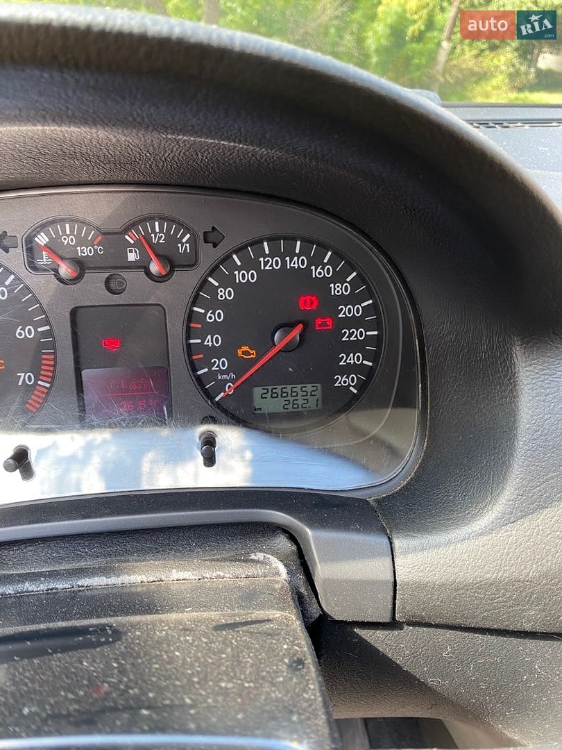 Volkswagen Golf 2002 VIN WVWZZZ1JZ2U563288 фото оголошення 8 з 11