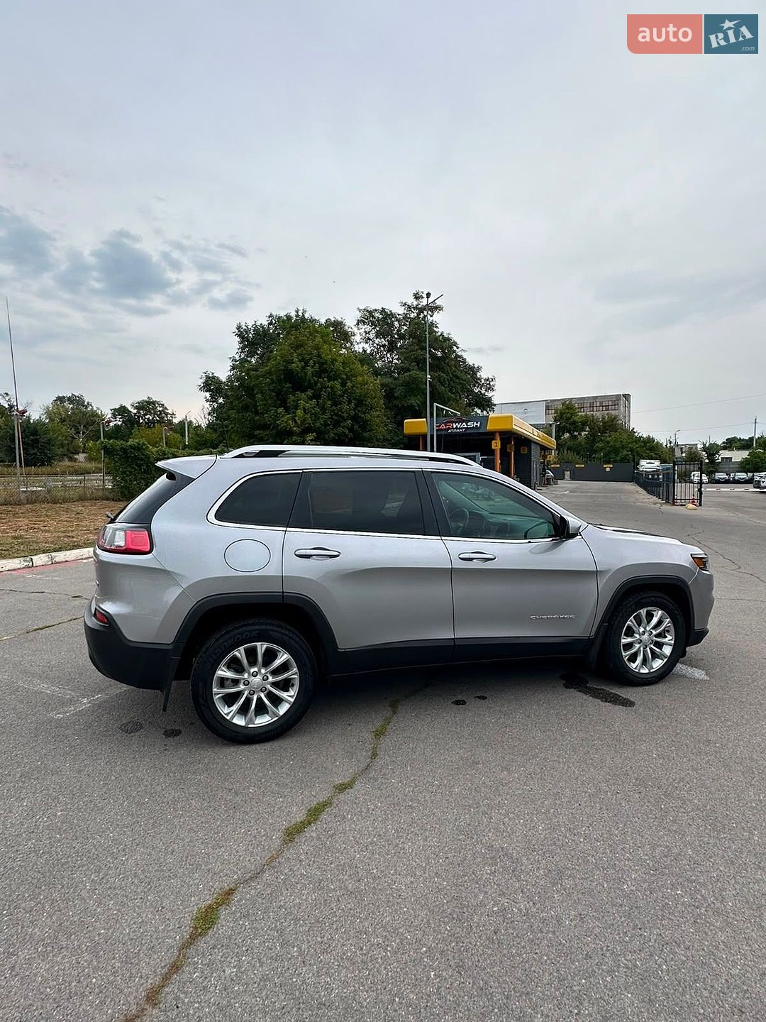 Jeep Cherokee 2019 VIN 1C4PJLCB7KD242600 фото оголошення 5 з 32
