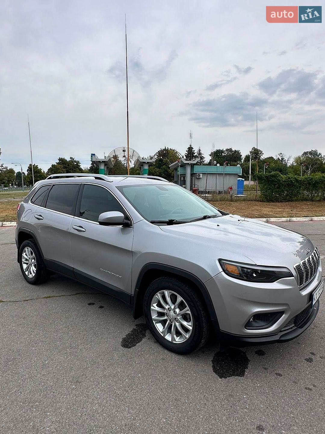 Jeep Cherokee 2019 VIN 1C4PJLCB7KD242600 фото оголошення 3 з 32
