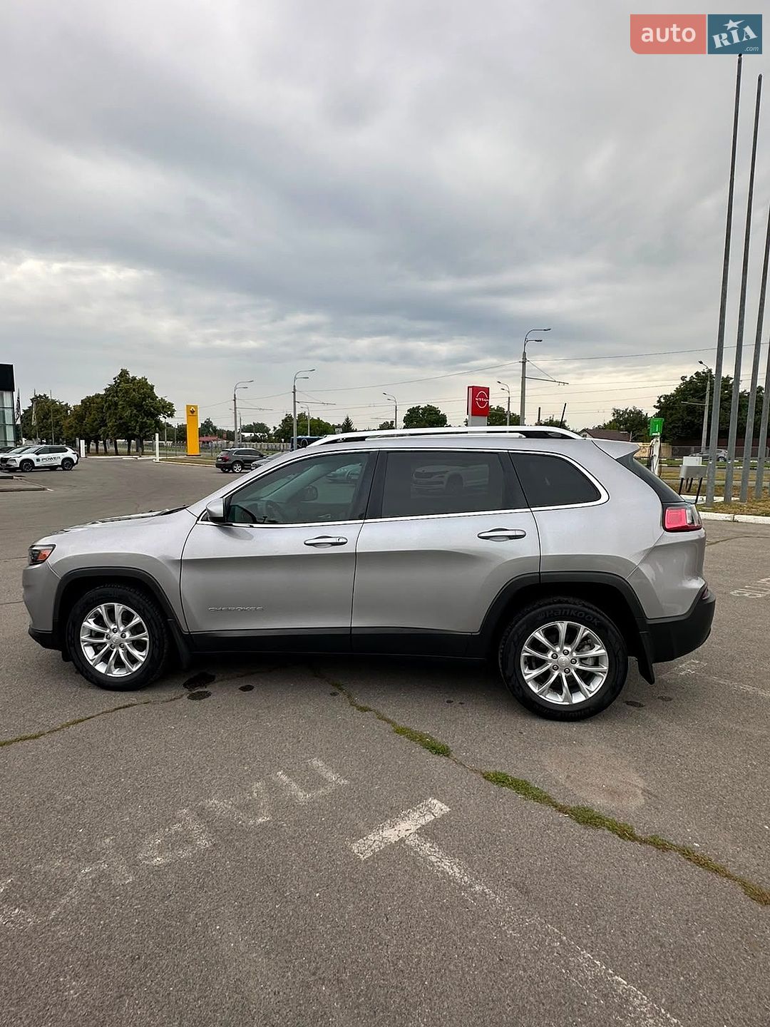 Jeep Cherokee 2019 VIN 1C4PJLCB7KD242600 фото оголошення 6 з 32