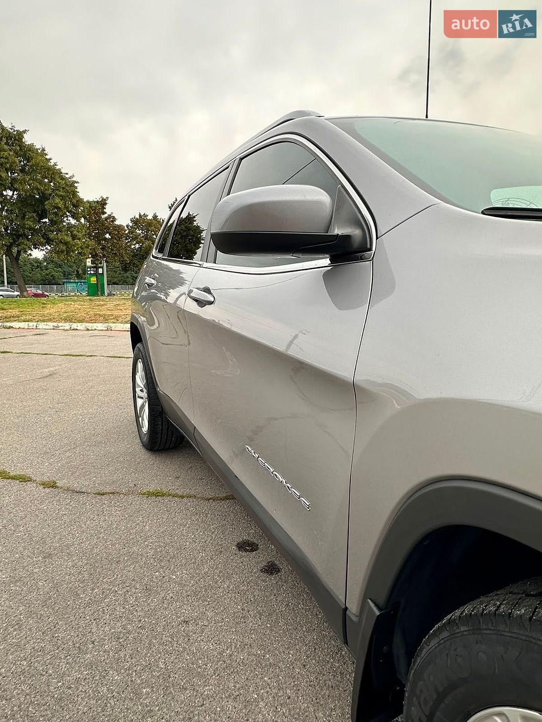 Jeep Cherokee 2019 VIN 1C4PJLCB7KD242600 фото оголошення 7 з 32