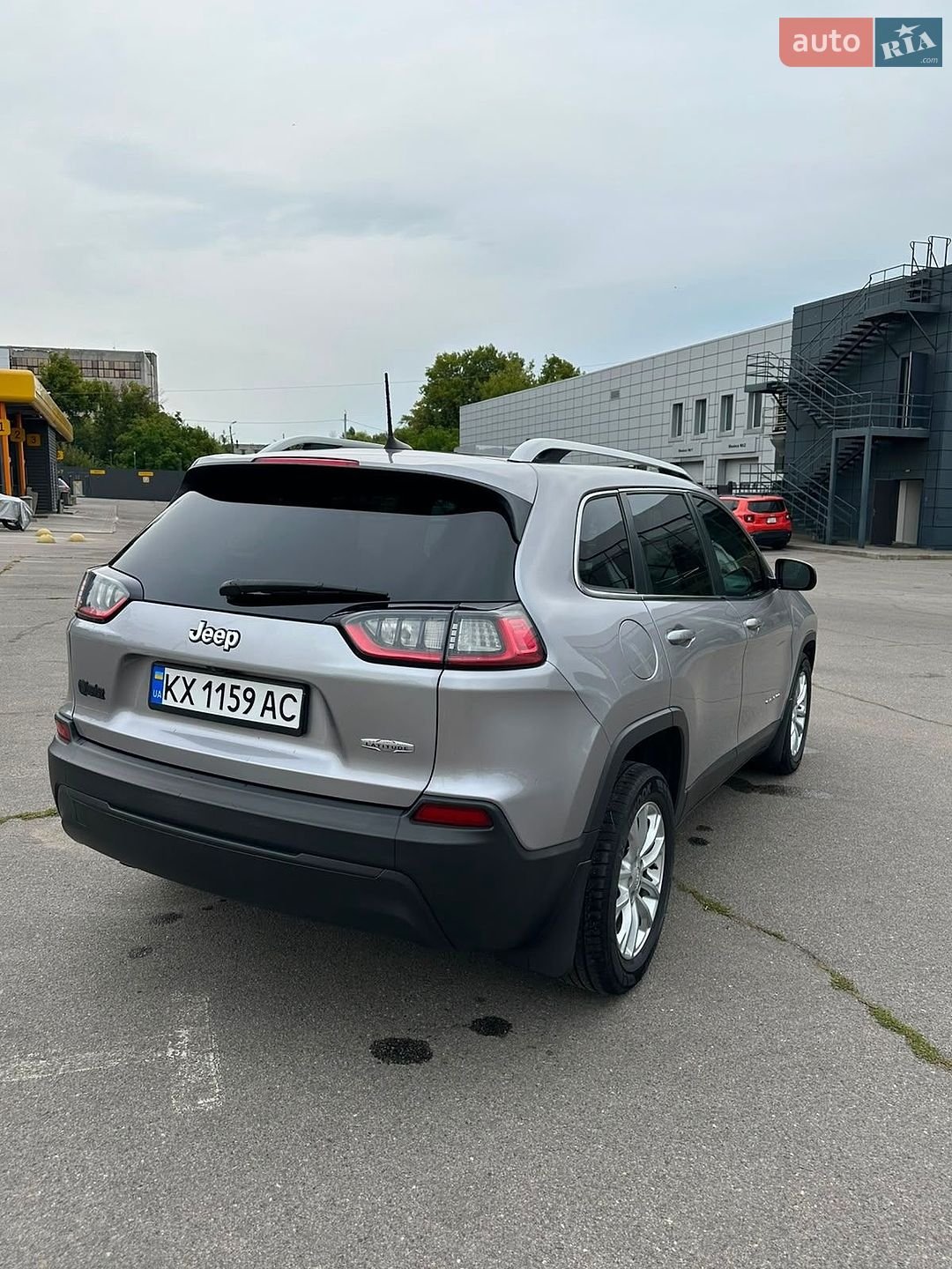 Jeep Cherokee 2019 VIN 1C4PJLCB7KD242600 фото оголошення 9 з 32