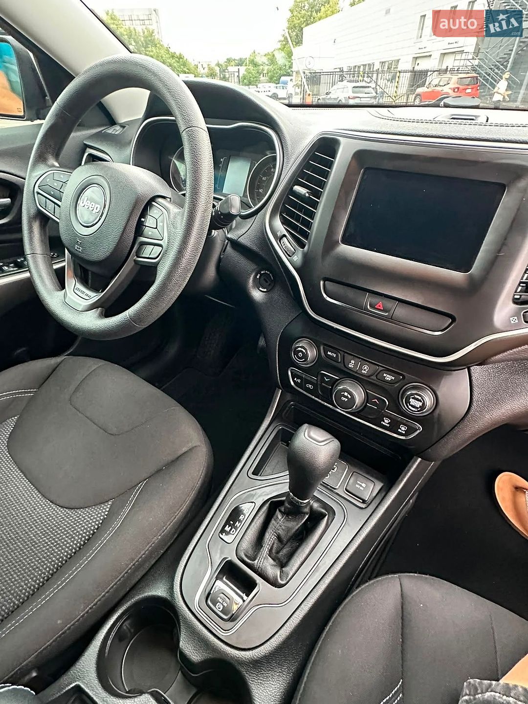 Jeep Cherokee 2019 VIN 1C4PJLCB7KD242600 фото оголошення 20 з 32