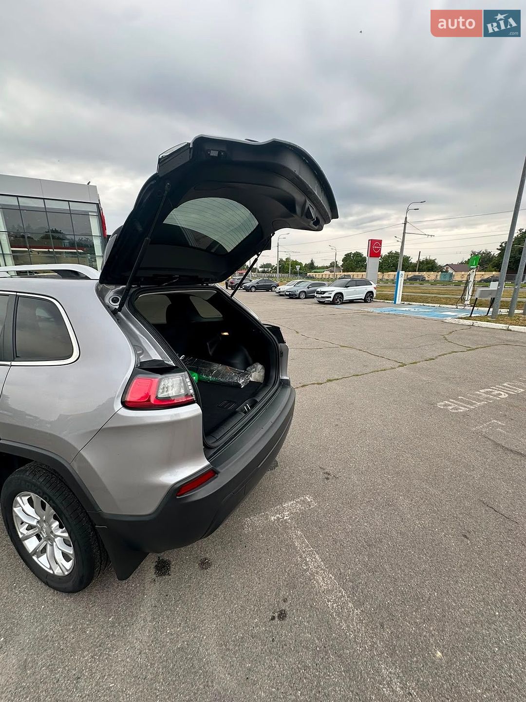 Jeep Cherokee 2019 VIN 1C4PJLCB7KD242600 фото оголошення 25 з 32