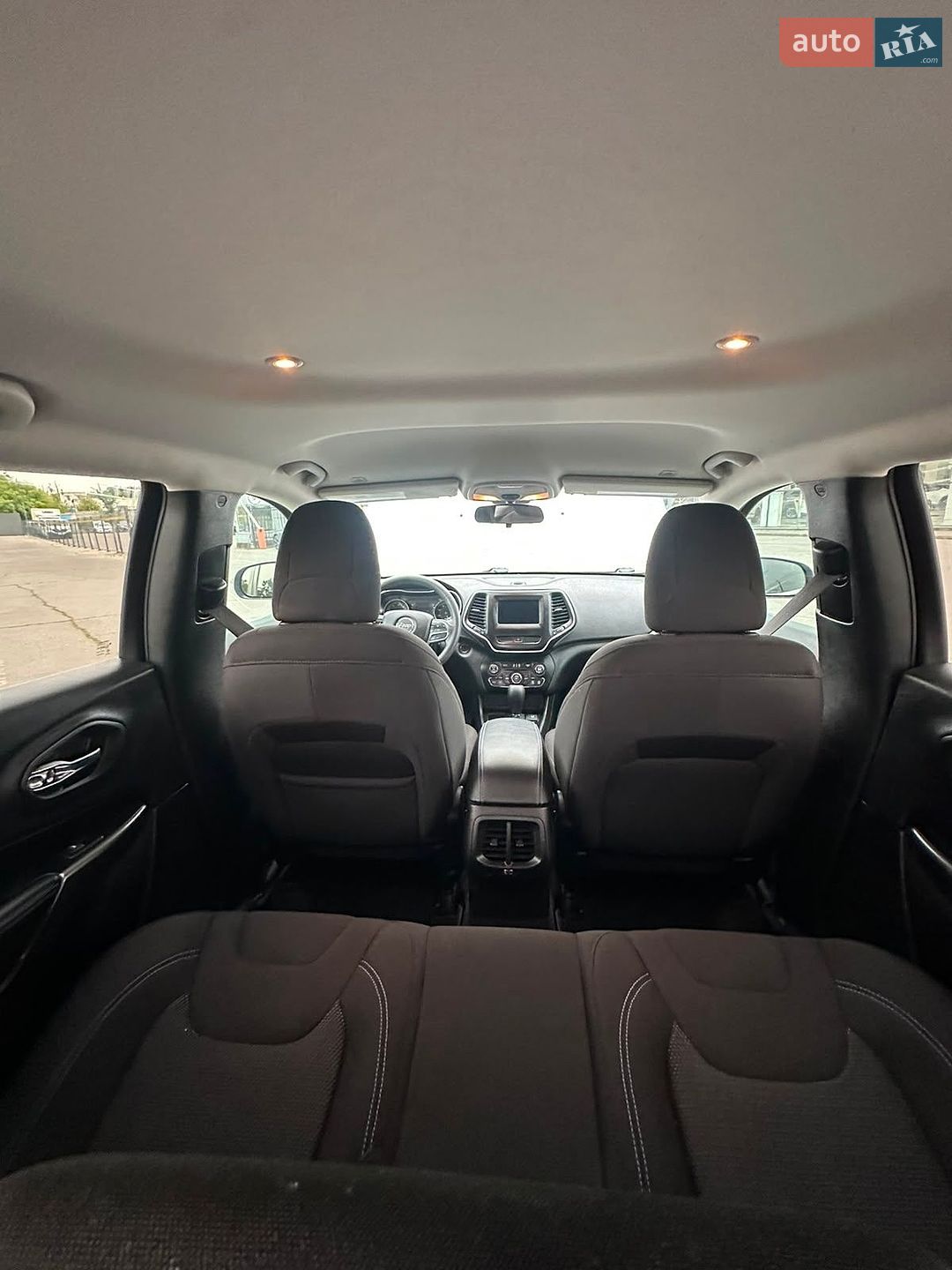 Jeep Cherokee 2019 VIN 1C4PJLCB7KD242600 фото оголошення 28 з 32