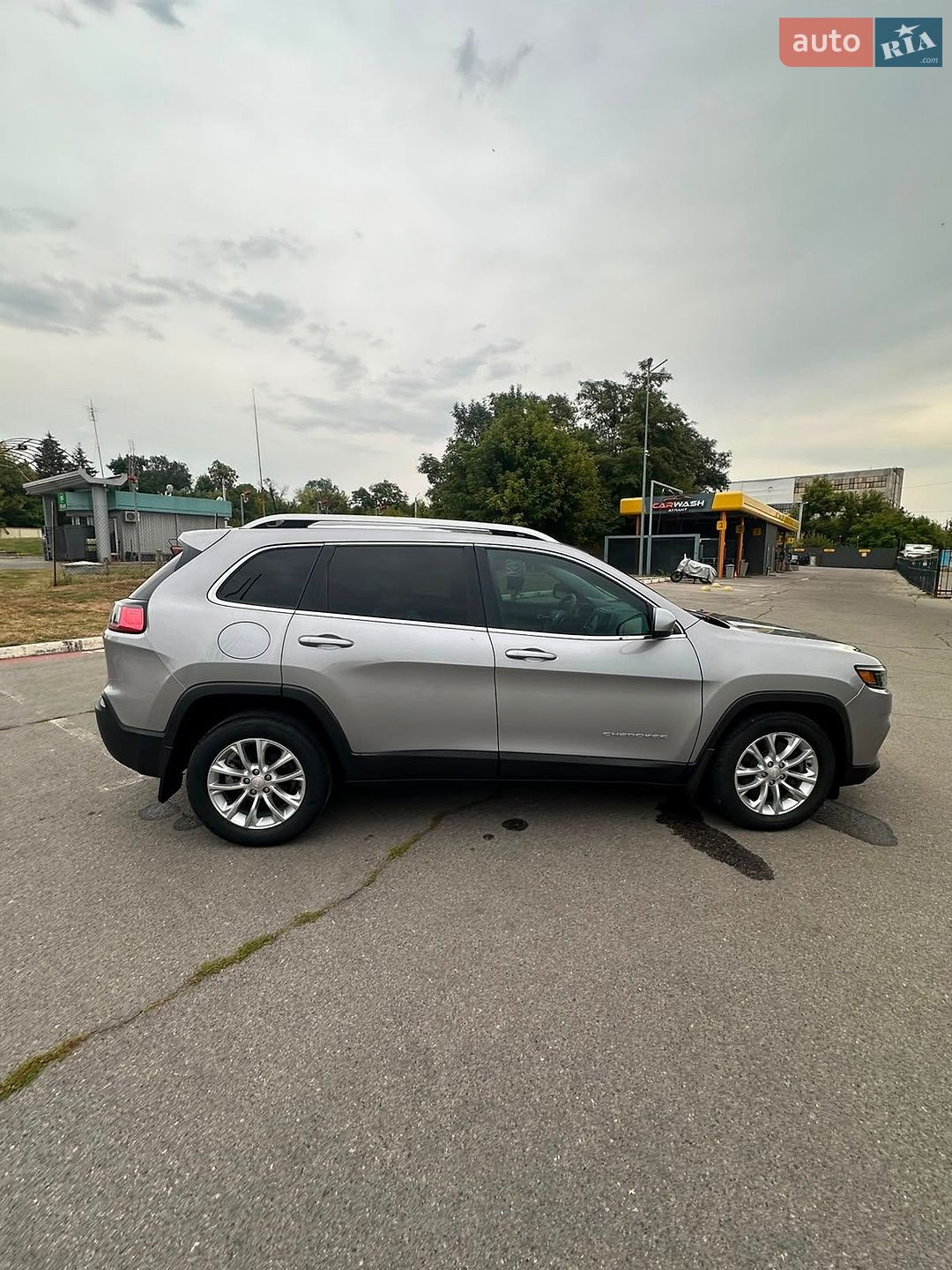 Jeep Cherokee 2019 VIN 1C4PJLCB7KD242600 фото оголошення 30 з 32