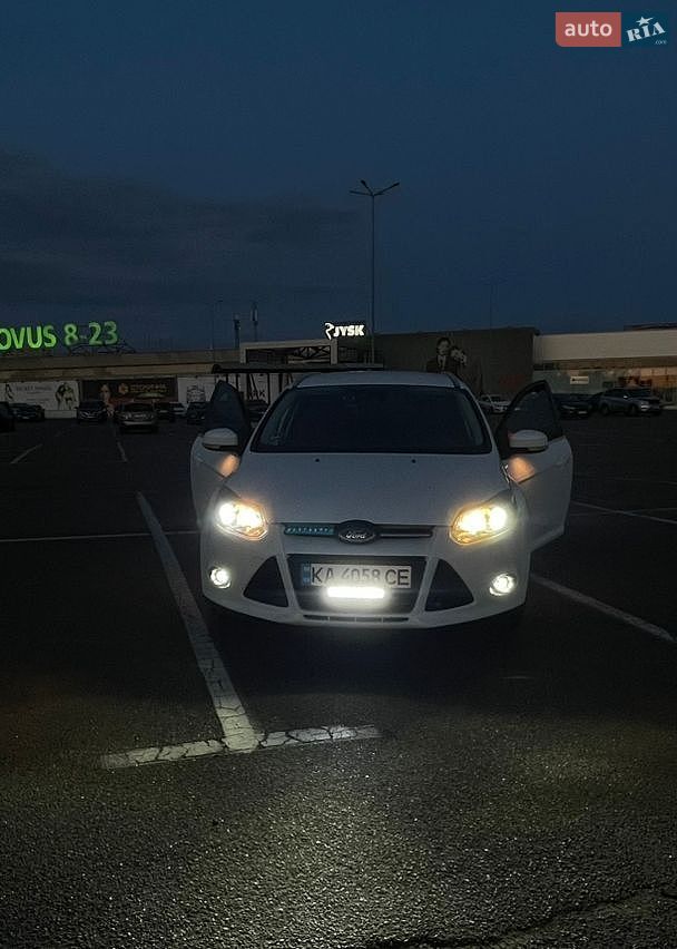 Ford Focus 2013 VIN WF0LXXGCBLDU79492 фото оголошення 2 з 25