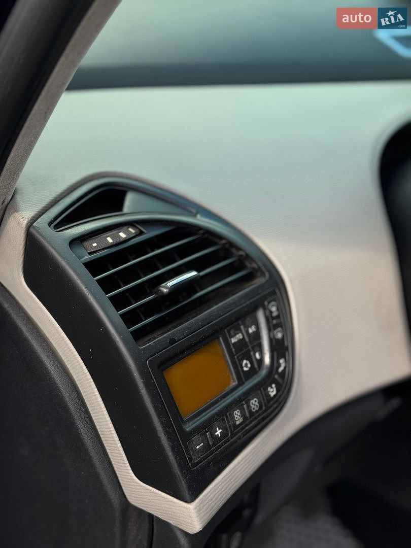 Citroen C4 Picasso 2006 VIN VF7UARFJF45014672 фото оголошення 15 з 16