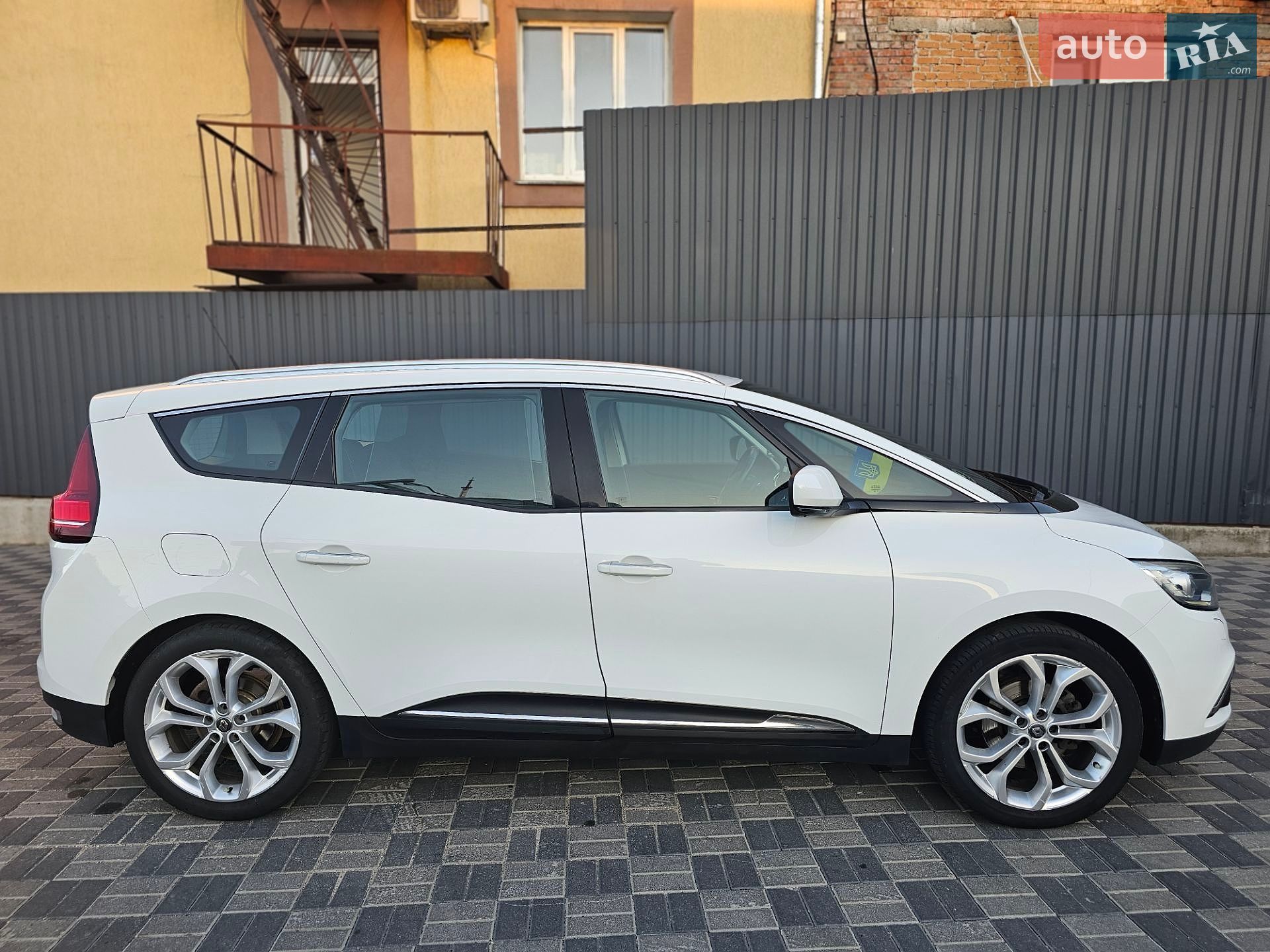 Renault Grand Scenic 2017 VIN VF1RFA00758943246 фото оголошення 13 з 77