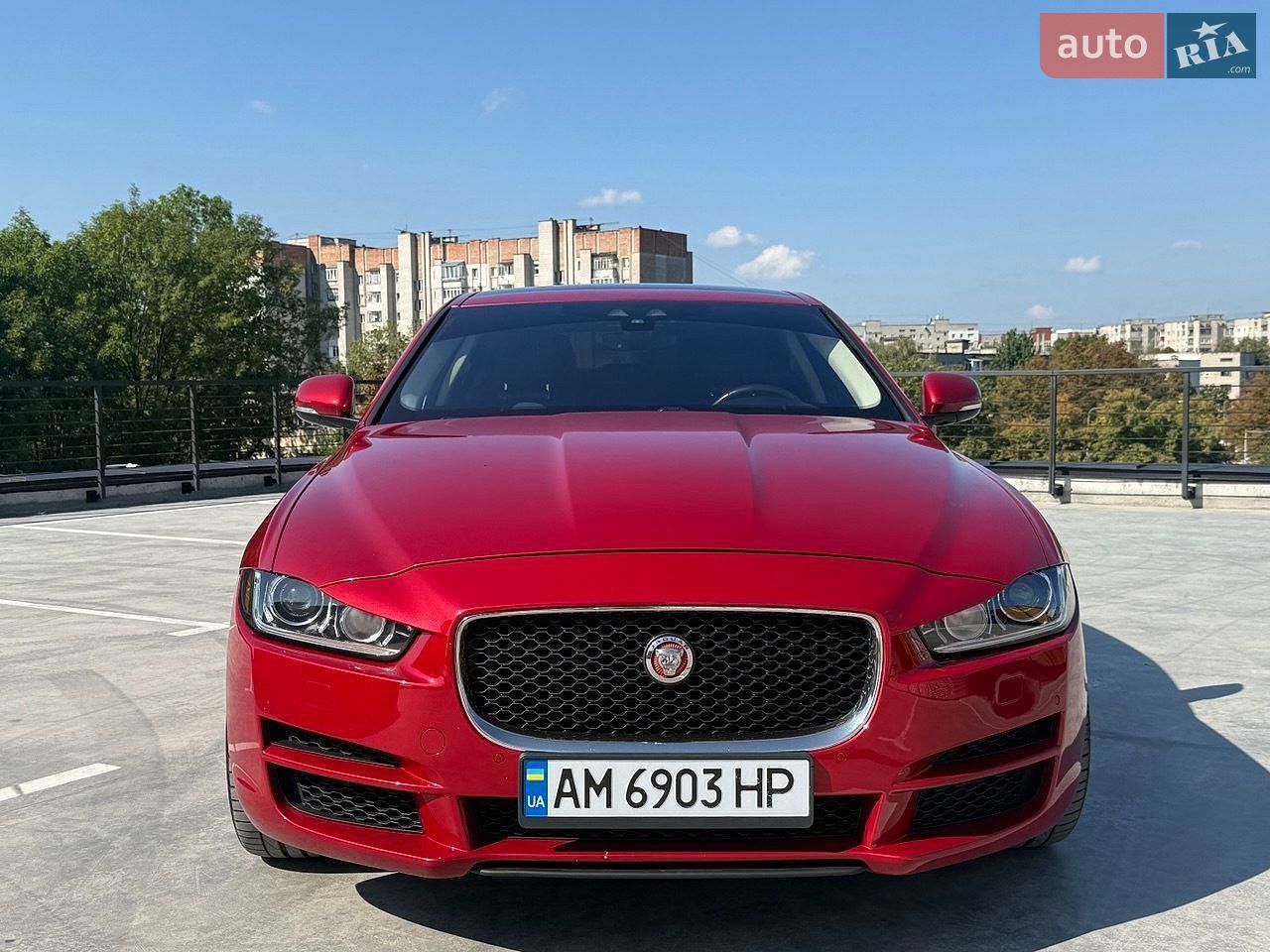 Jaguar XE 2018 VIN SAJAJ4FXXKCP49498 фото оголошення 2 з 36