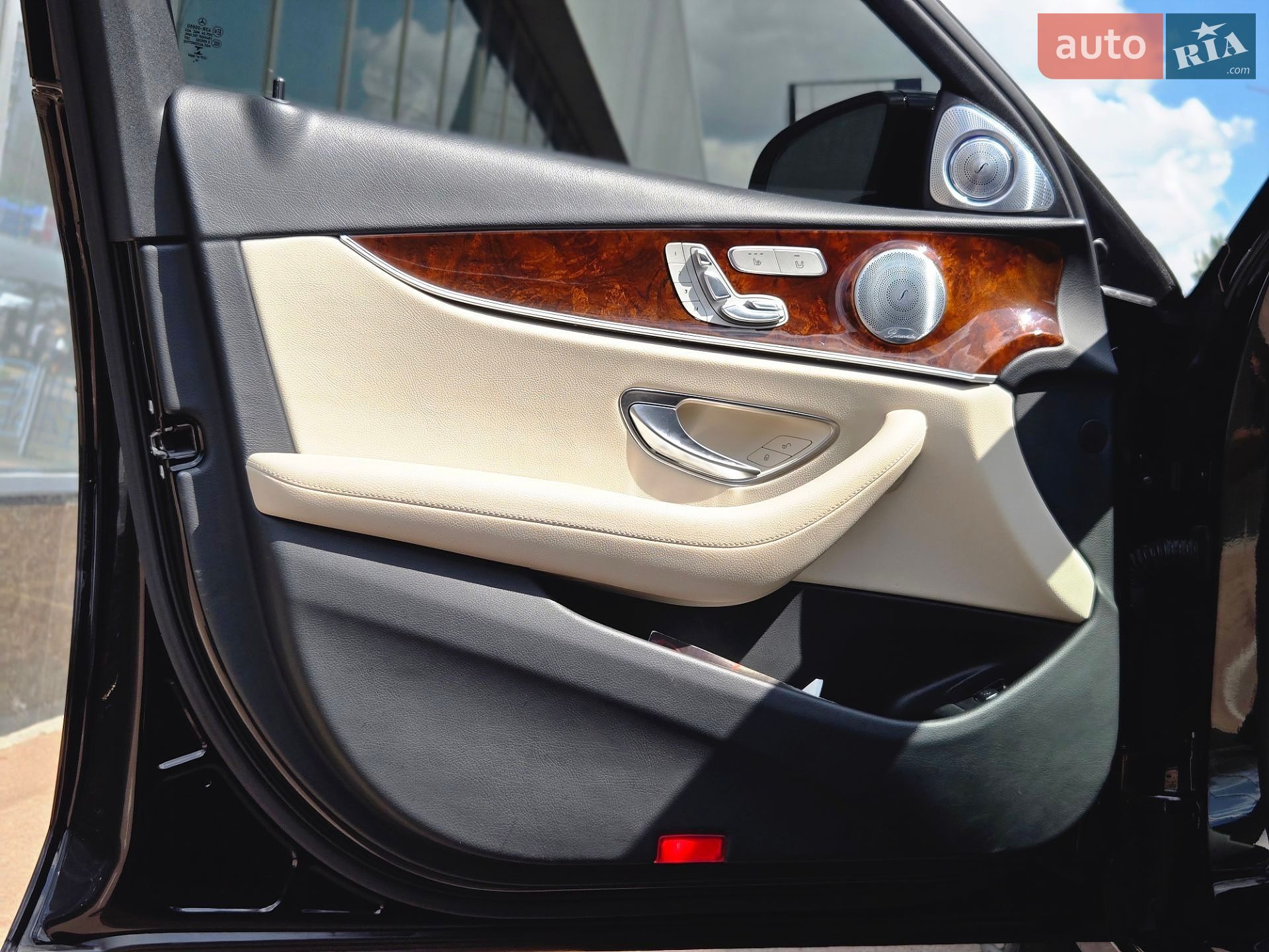 Mercedes-Benz E-Class 2019 VIN WDDZF4KB4KA623569 фото оголошення 14 з 33