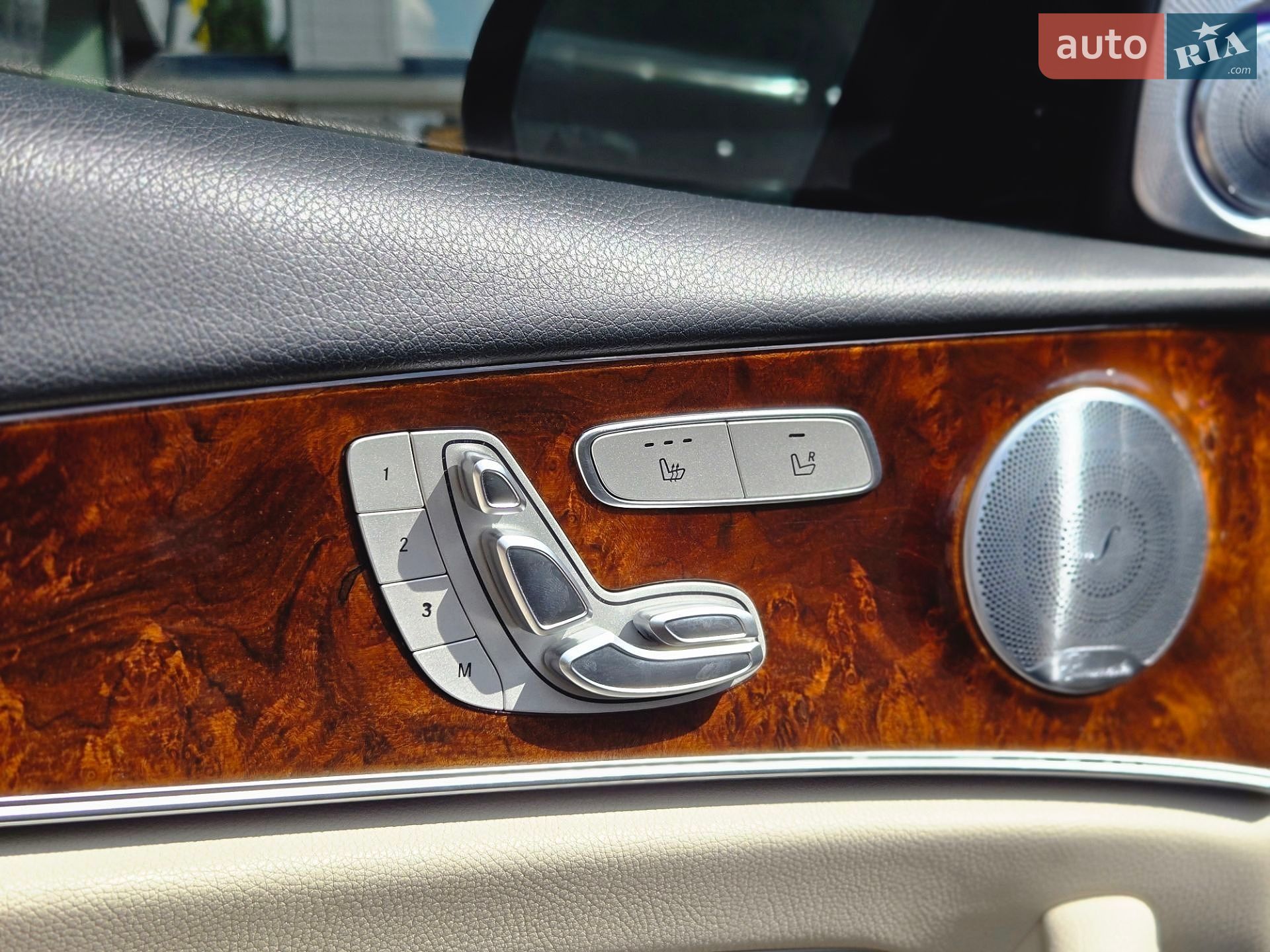 Mercedes-Benz E-Class 2019 VIN WDDZF4KB4KA623569 фото оголошення 15 з 33
