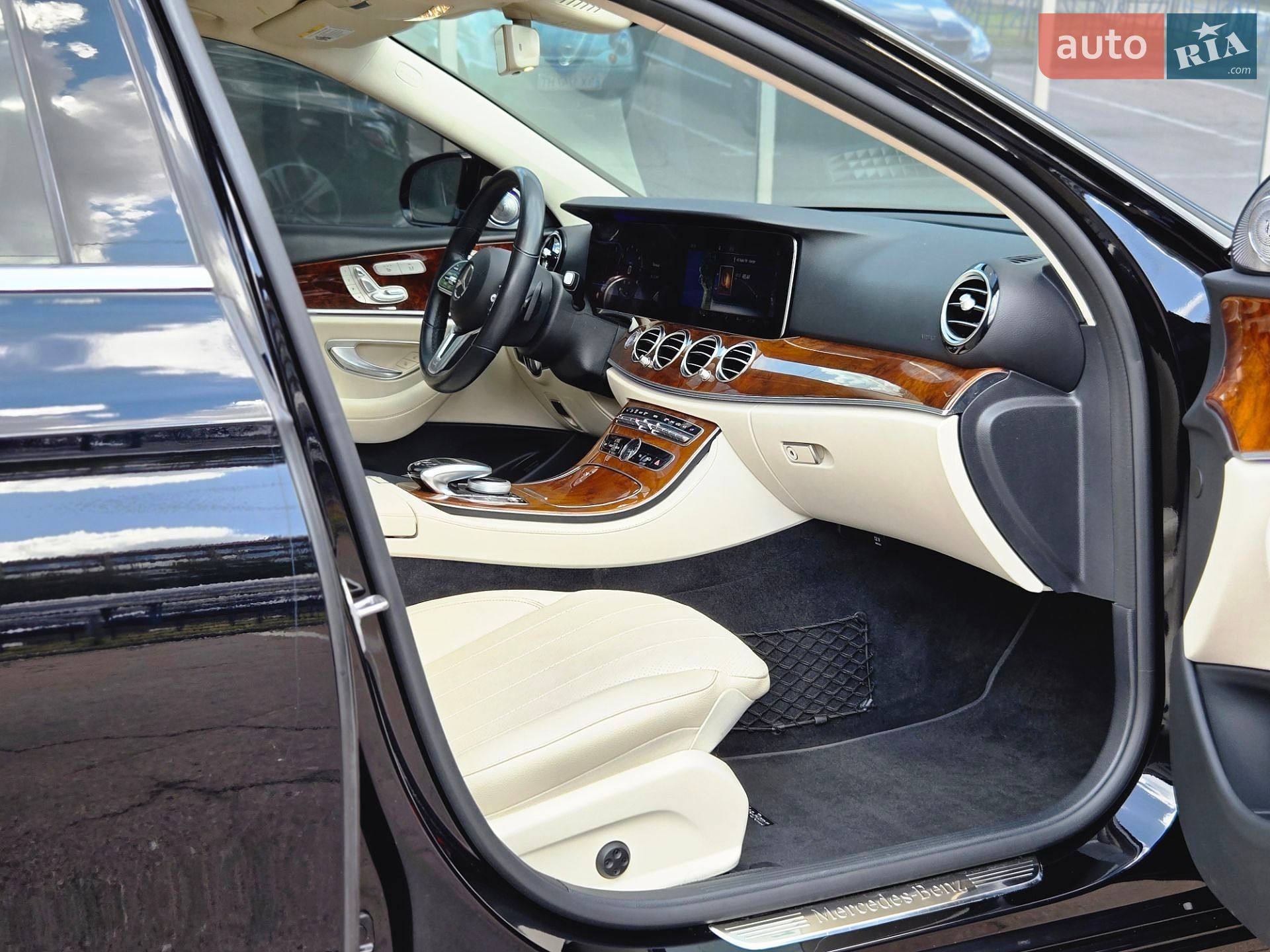 Mercedes-Benz E-Class 2019 VIN WDDZF4KB4KA623569 фото оголошення 22 з 33