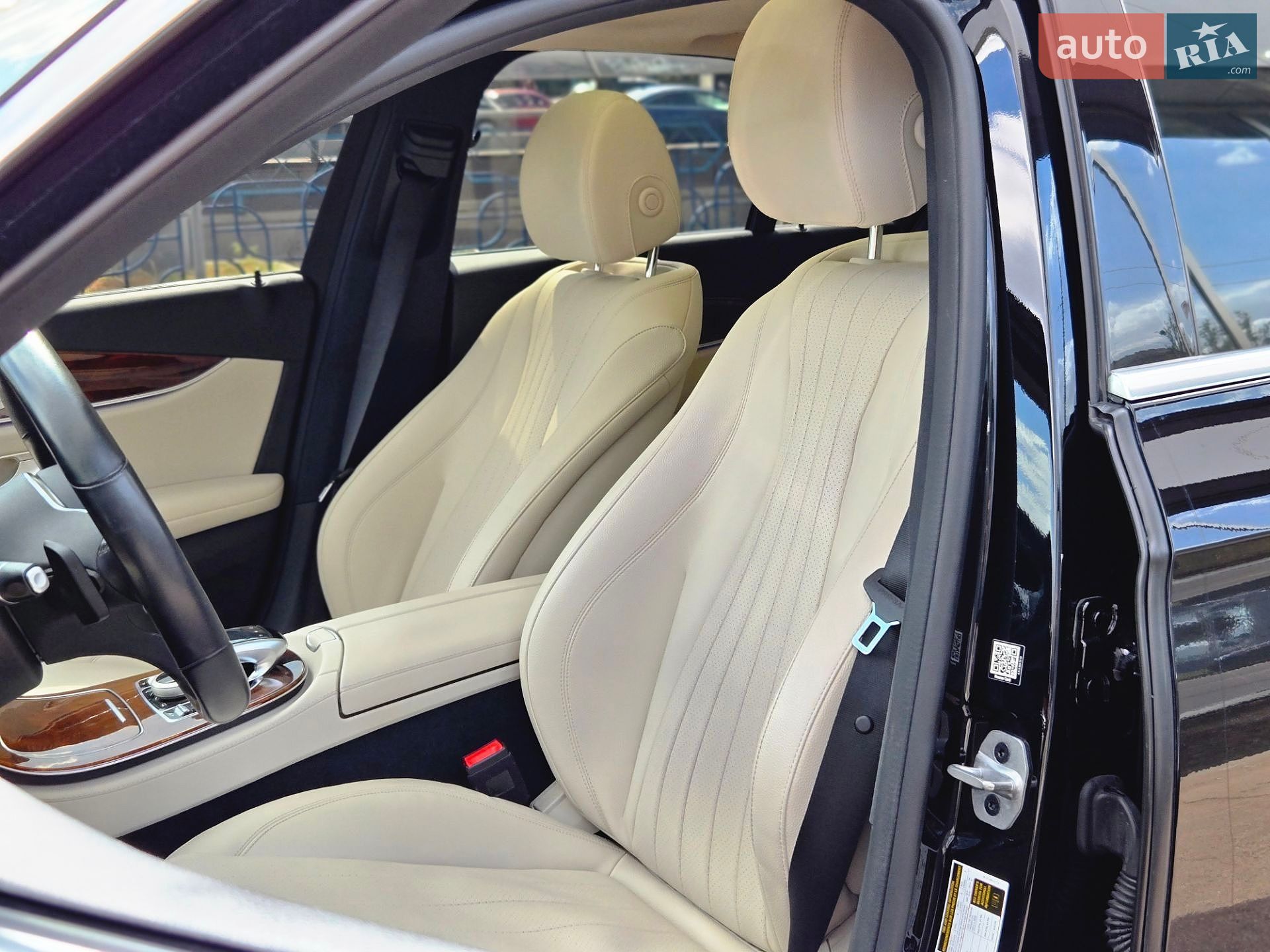 Mercedes-Benz E-Class 2019 VIN WDDZF4KB4KA623569 фото оголошення 19 з 33