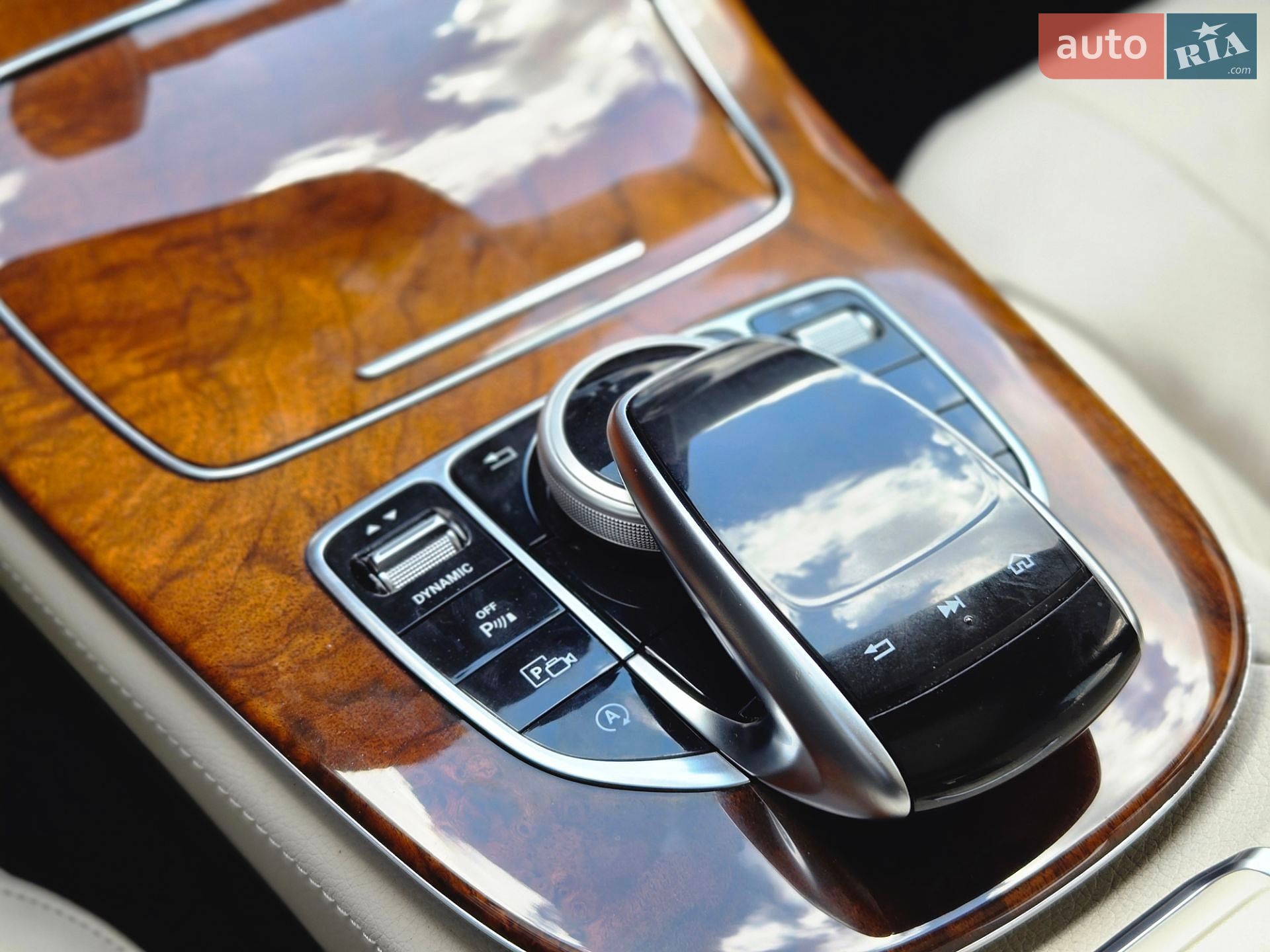 Mercedes-Benz E-Class 2019 VIN WDDZF4KB4KA623569 фото оголошення 31 з 33