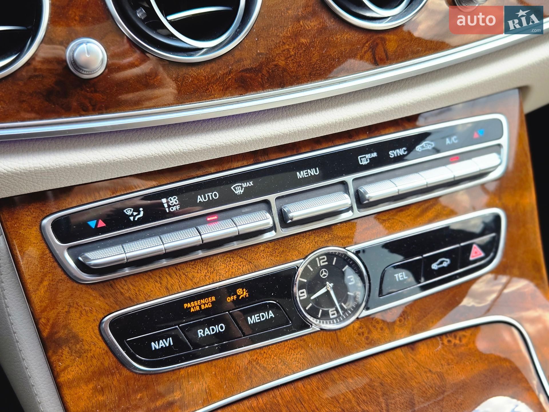 Mercedes-Benz E-Class 2019 VIN WDDZF4KB4KA623569 фото оголошення 33 з 33