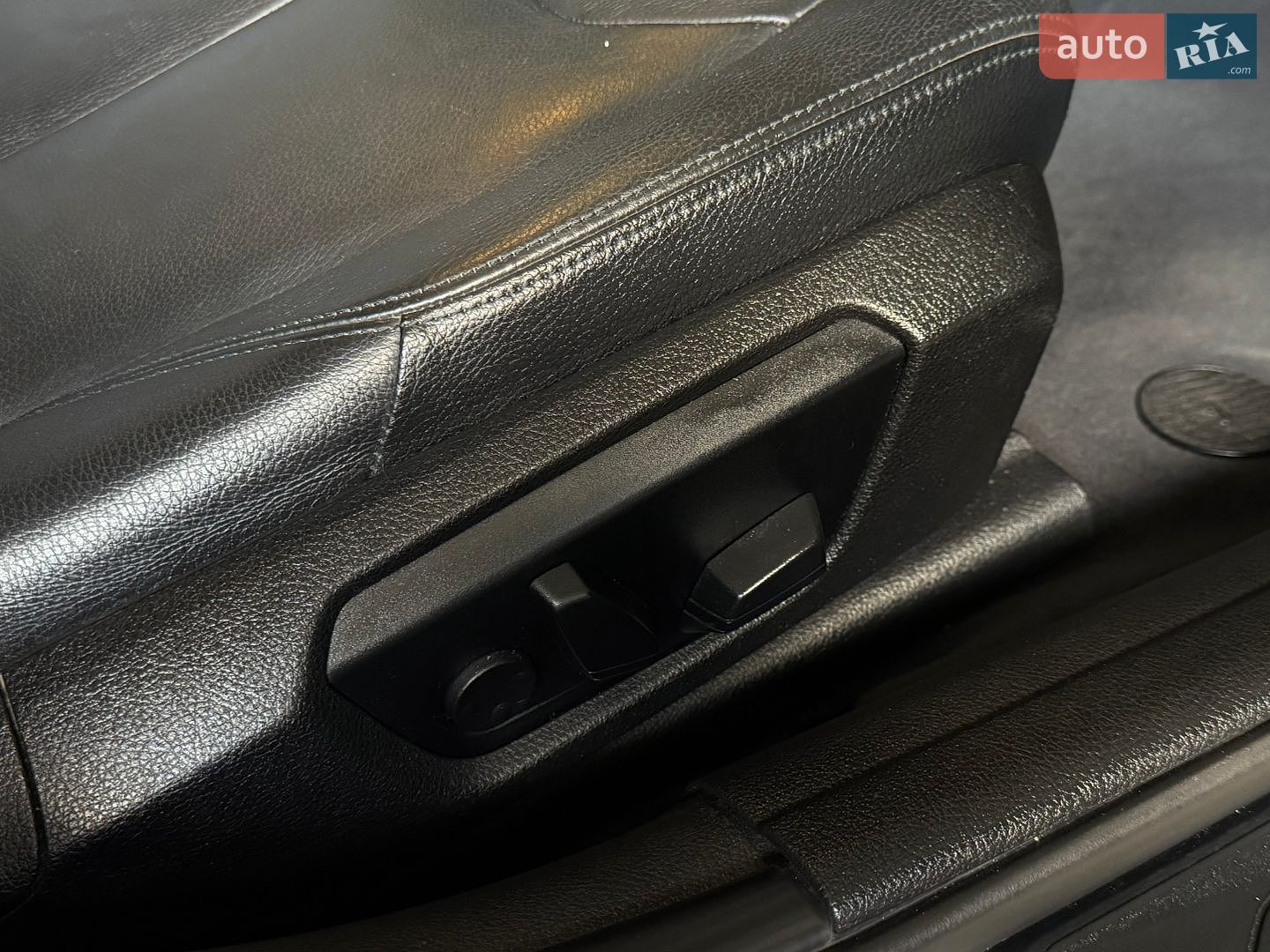 BMW 3 Series 2012 VIN WBA3A9G51CNP35610 фото оголошення 25 з 44