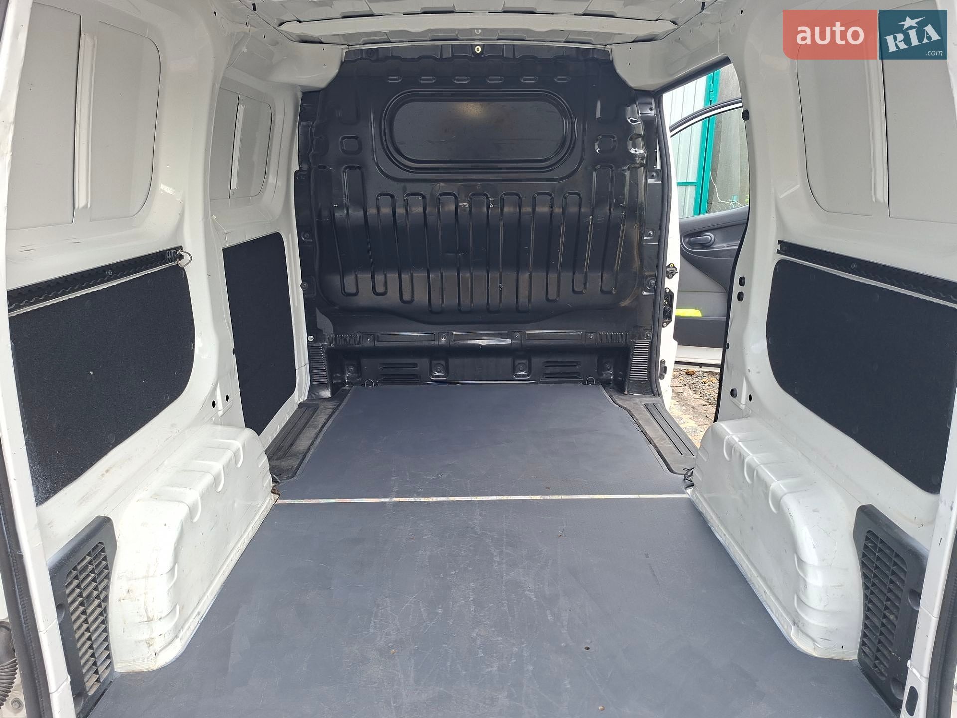 Nissan e-NV200 2019 VIN YSKHAAME0U0607596 фото оголошення 27 з 32